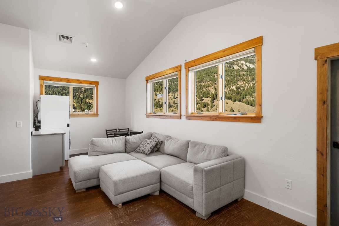 48 Market Place Property Photo 51