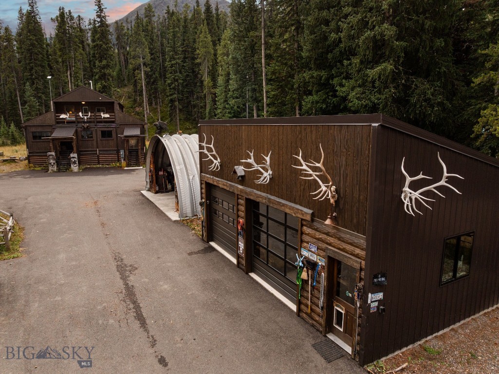 708 Us Highway 212 W Property Photo 2