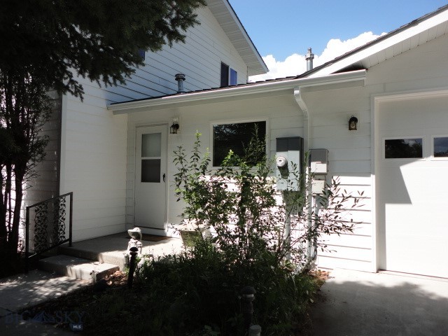 405 Ice Pond Property Photo 4