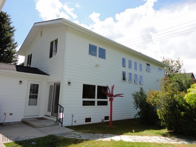 405 Ice Pond Property Photo 6