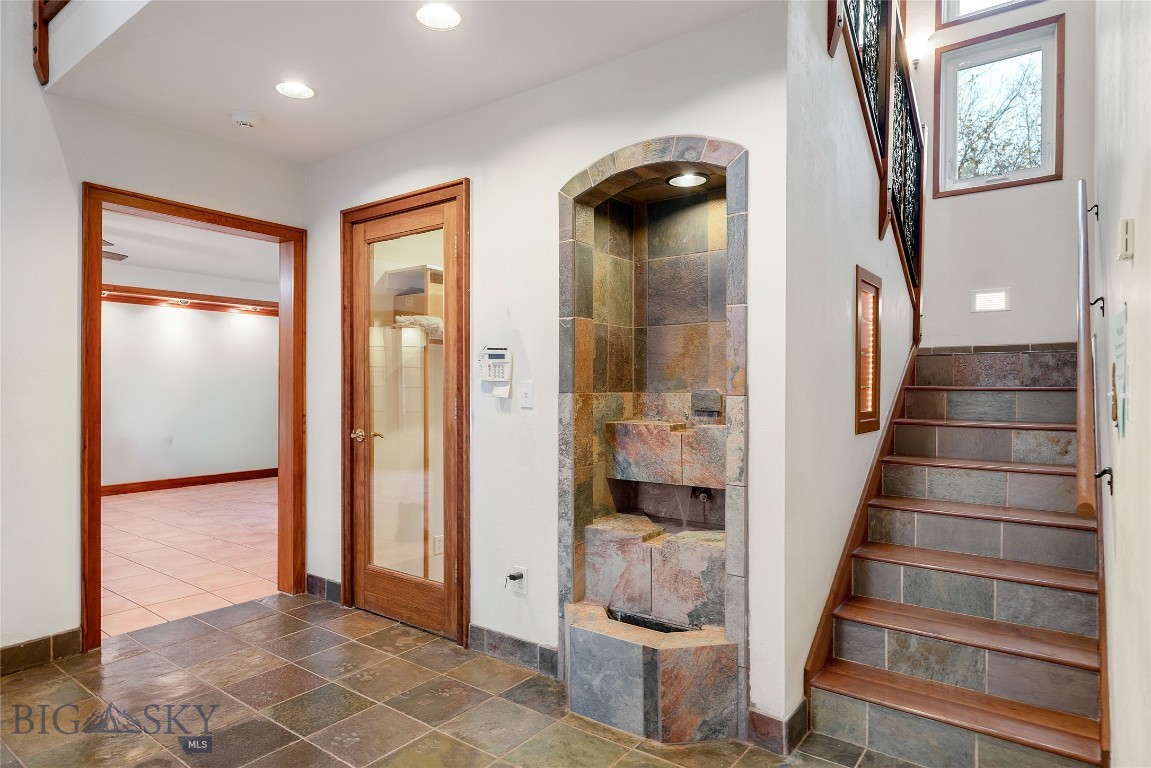 405 Ice Pond Property Photo 11