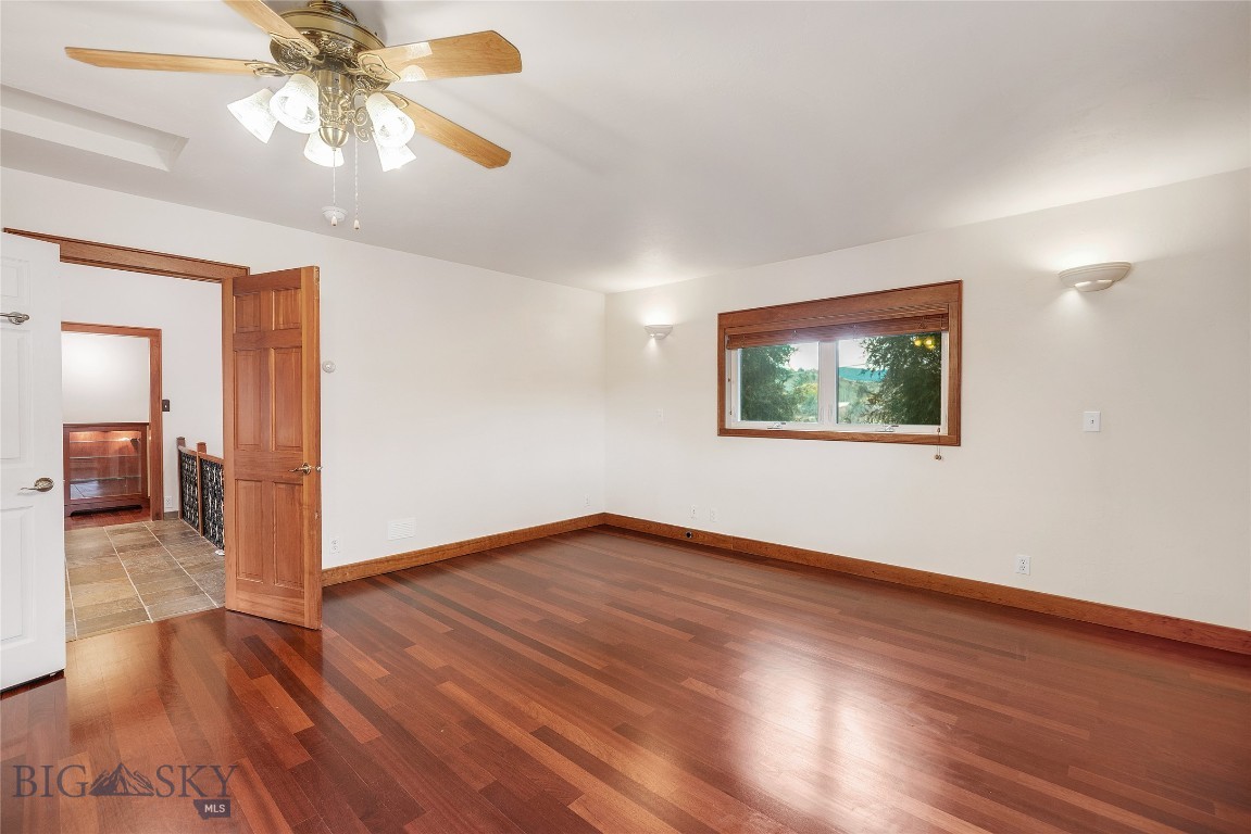 405 Ice Pond Property Photo 32