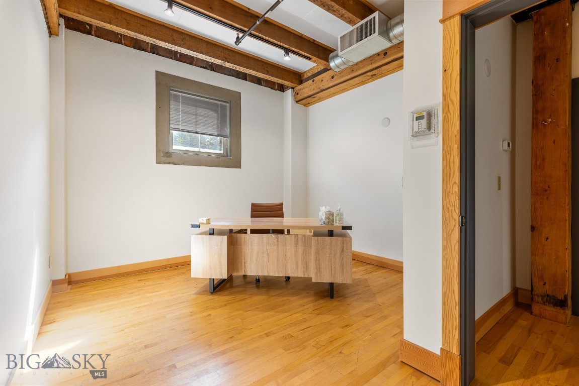 612 E Main B Property Photo 17