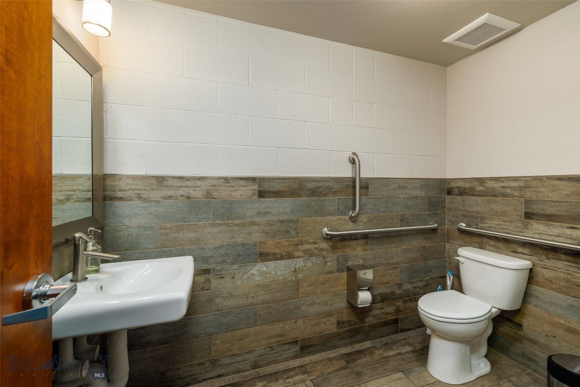 131 W Main Street D2 Property Photo 22