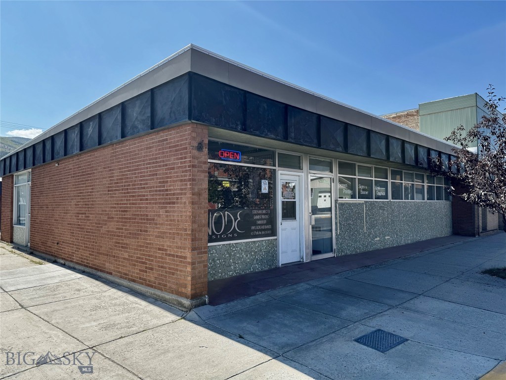 421 E Park Property Photo 1