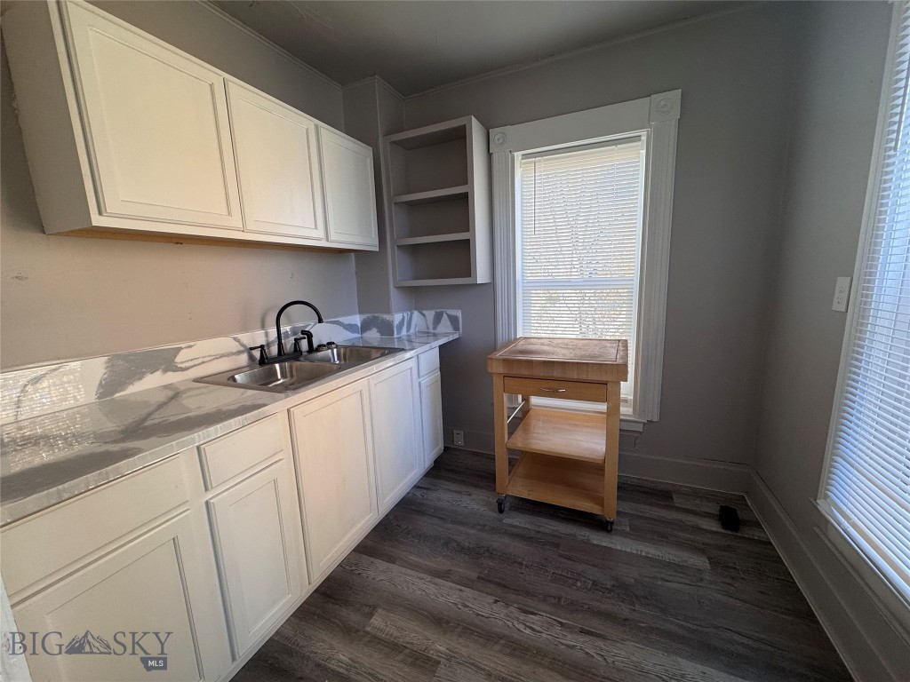 401 S Grand Property Photo 12