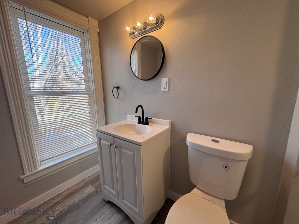 401 S Grand Property Photo 14