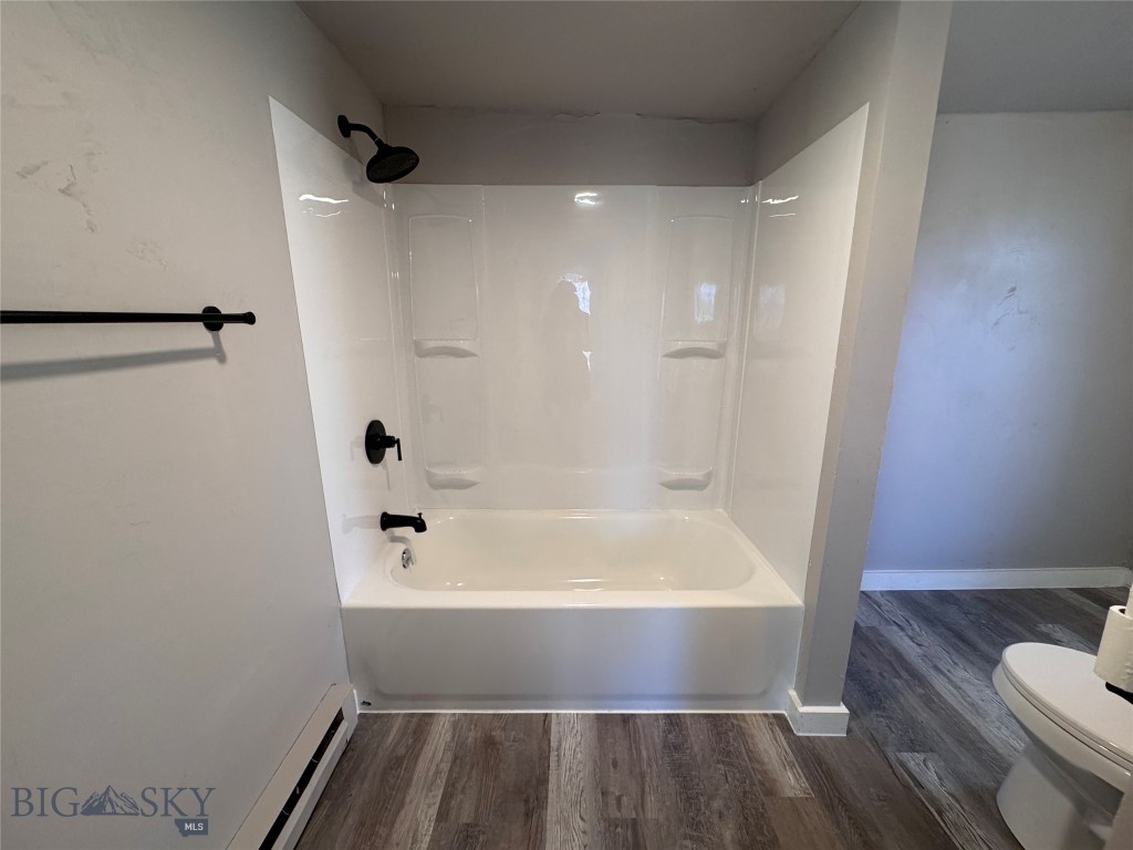 401 S Grand Property Photo 15