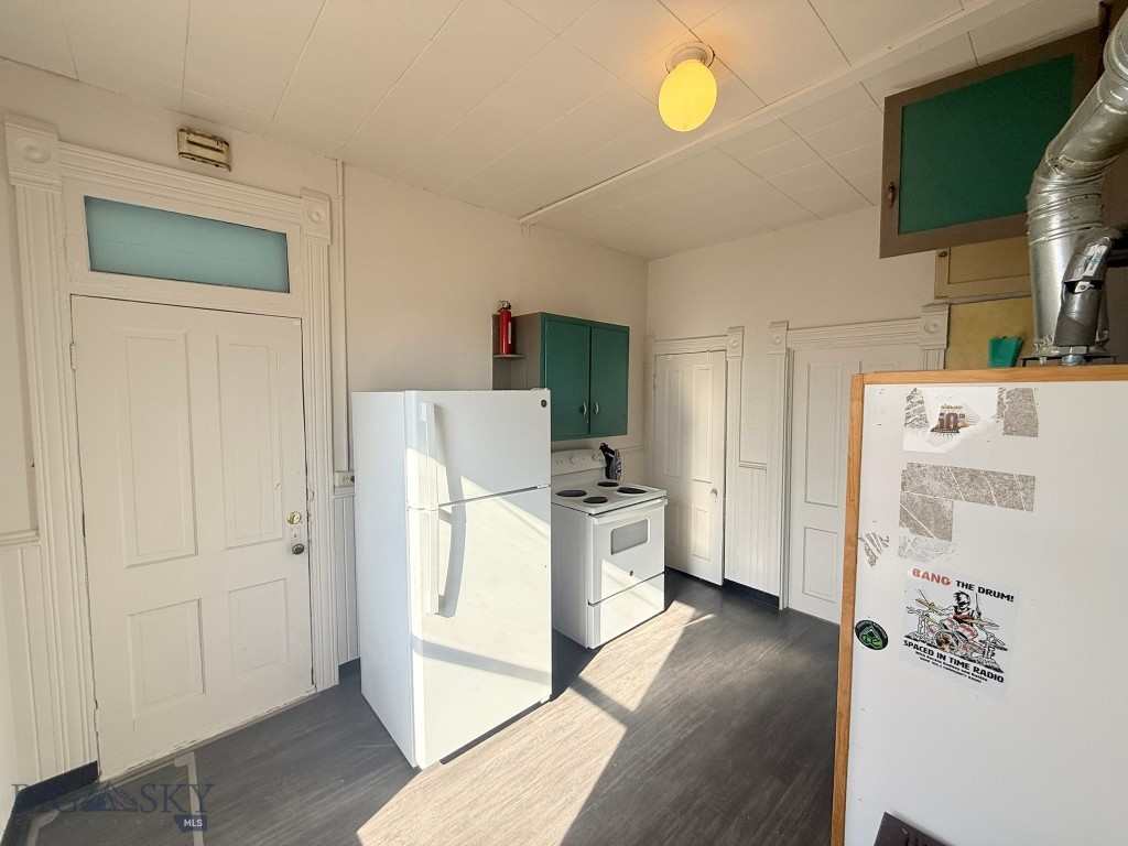 207 S Crystal Property Photo 6