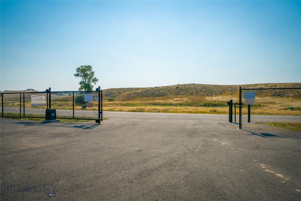 35 Rolling Prairie Way Property Photo 17