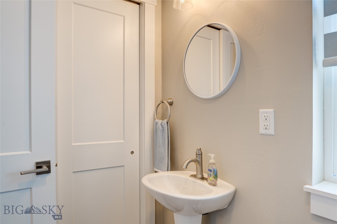 1295 Thomas Drive 203 Property Photo 24