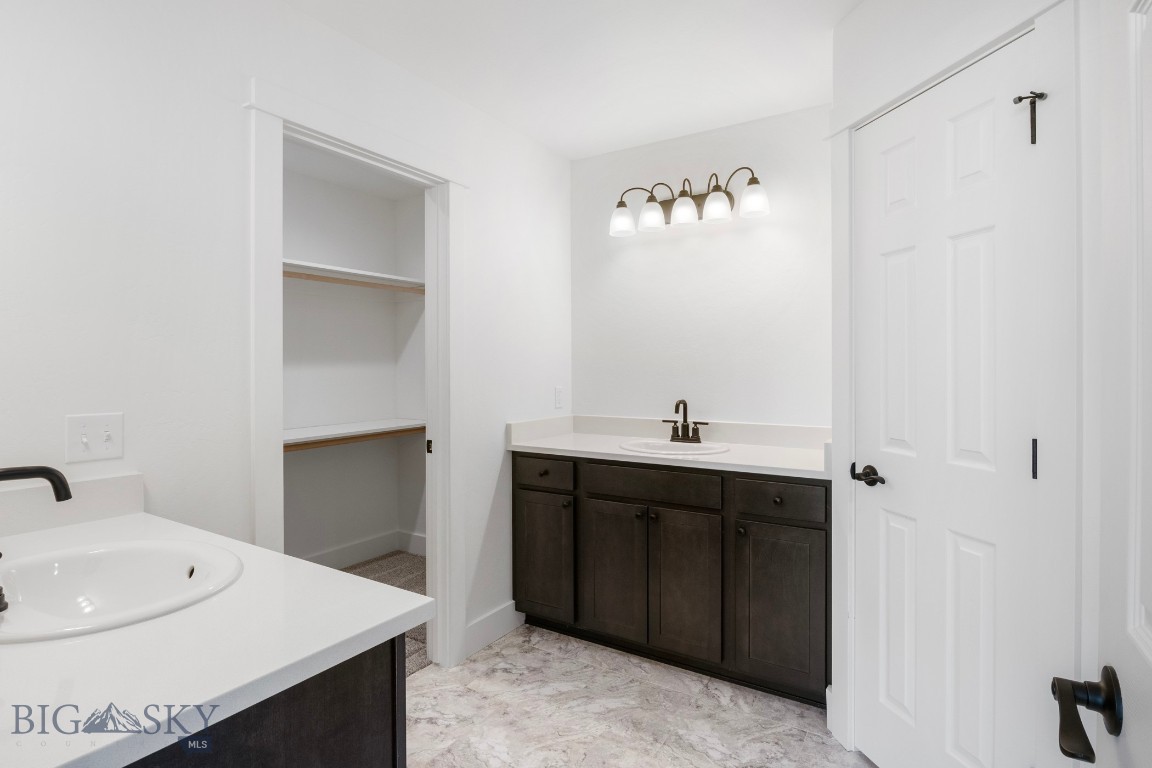 22 W Overland Trail Property Photo 7