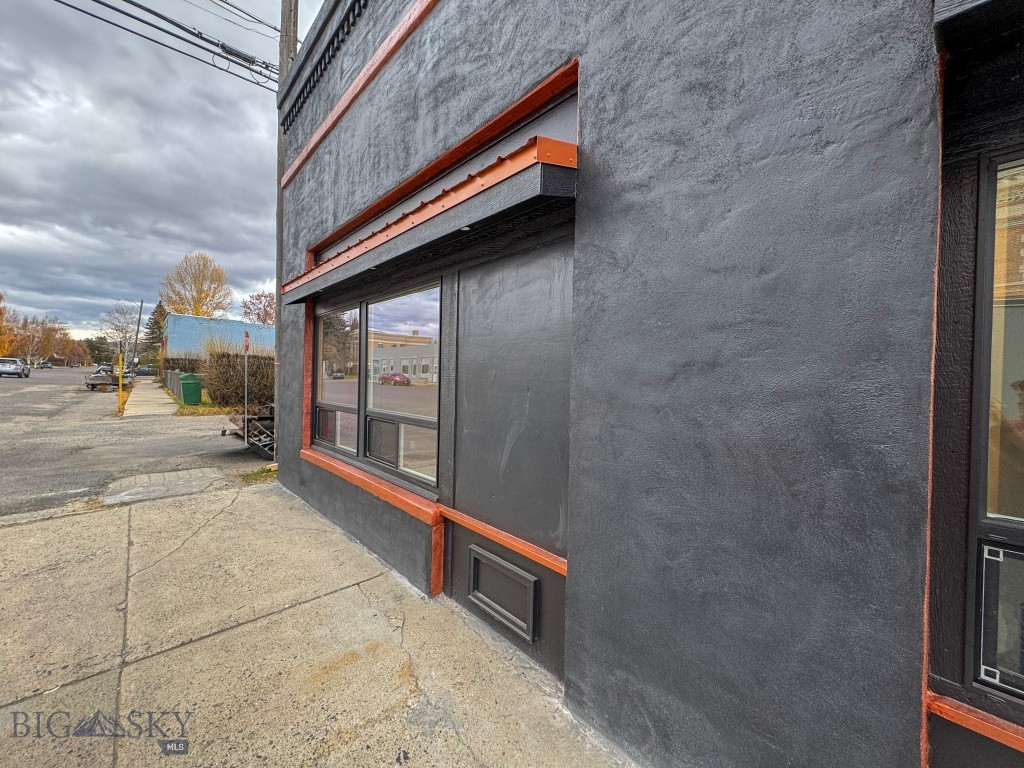 302 Missouri Avenue Property Photo 3