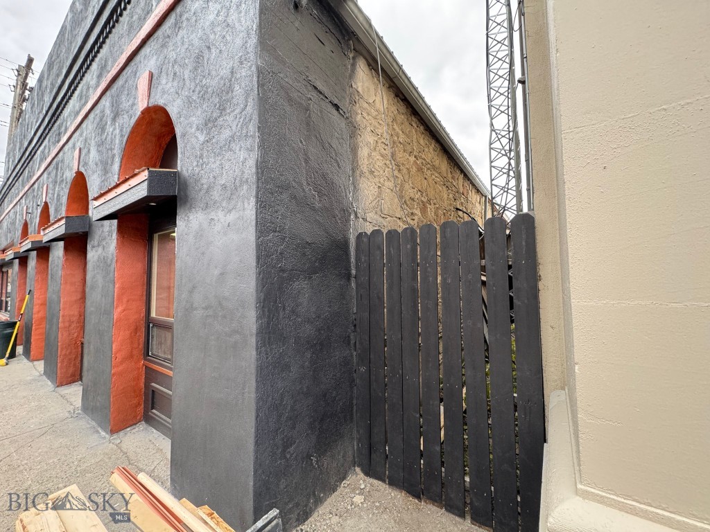 302 Missouri Avenue Property Photo 4