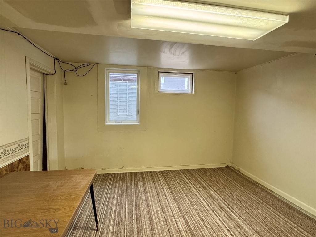 323 E Morse Street Property Photo 36