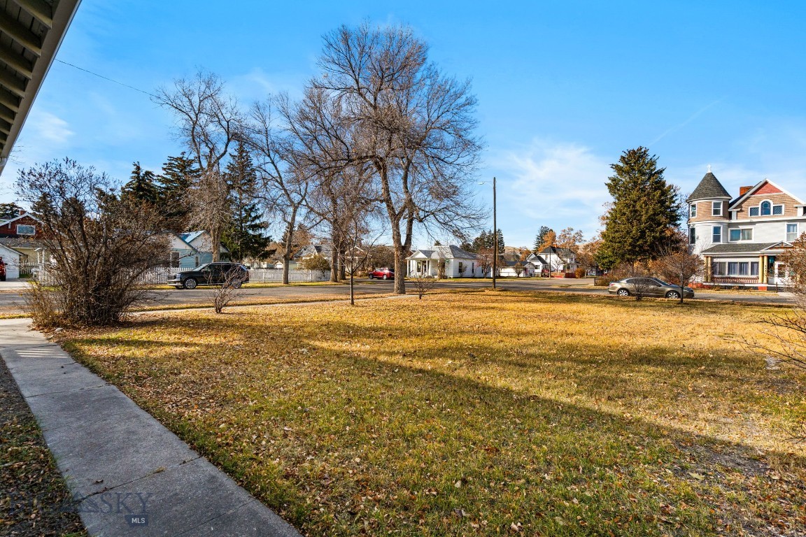 323 E Morse Street Property Photo 45