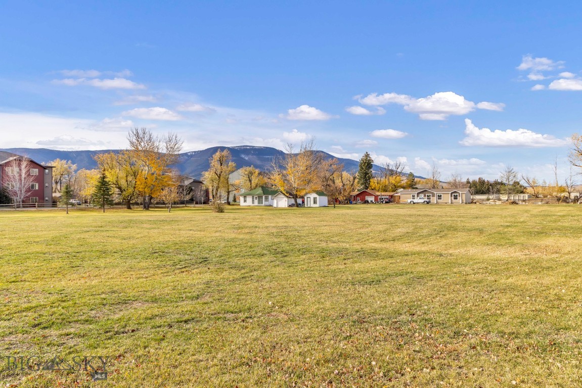 16 Loves Lane Property Photo 19