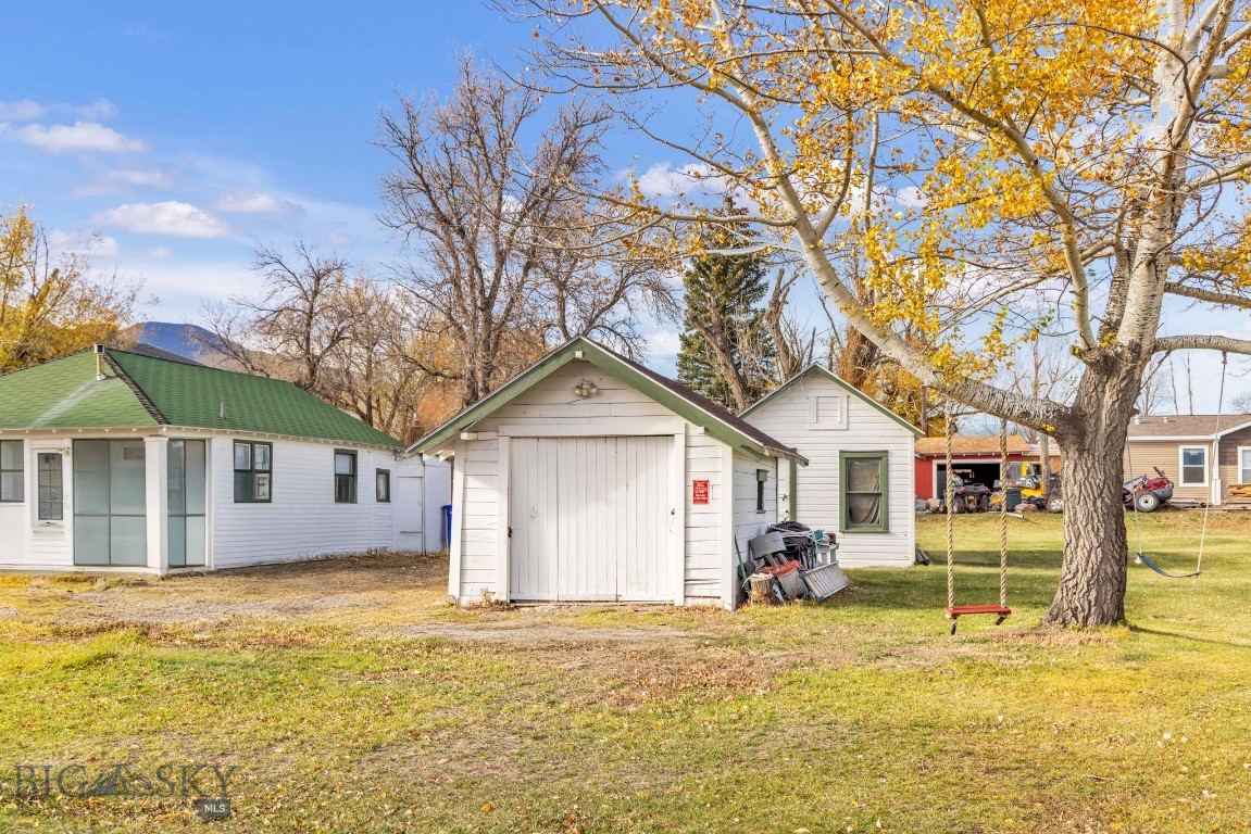 16 Loves Lane Property Photo 26