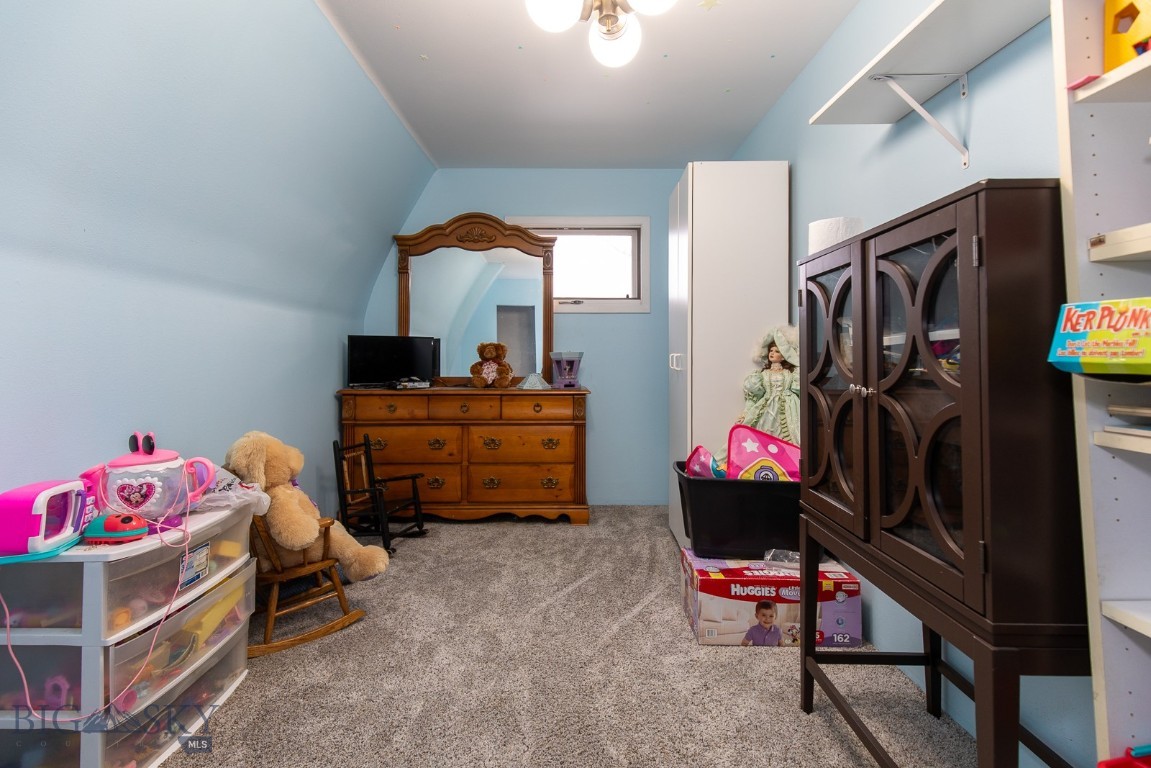 110 E Hamilton Property Photo 25