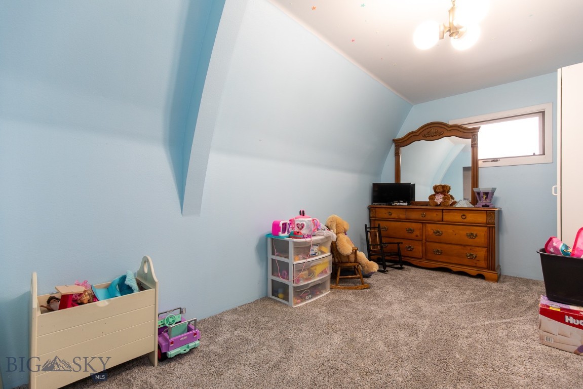 110 E Hamilton Property Photo 26