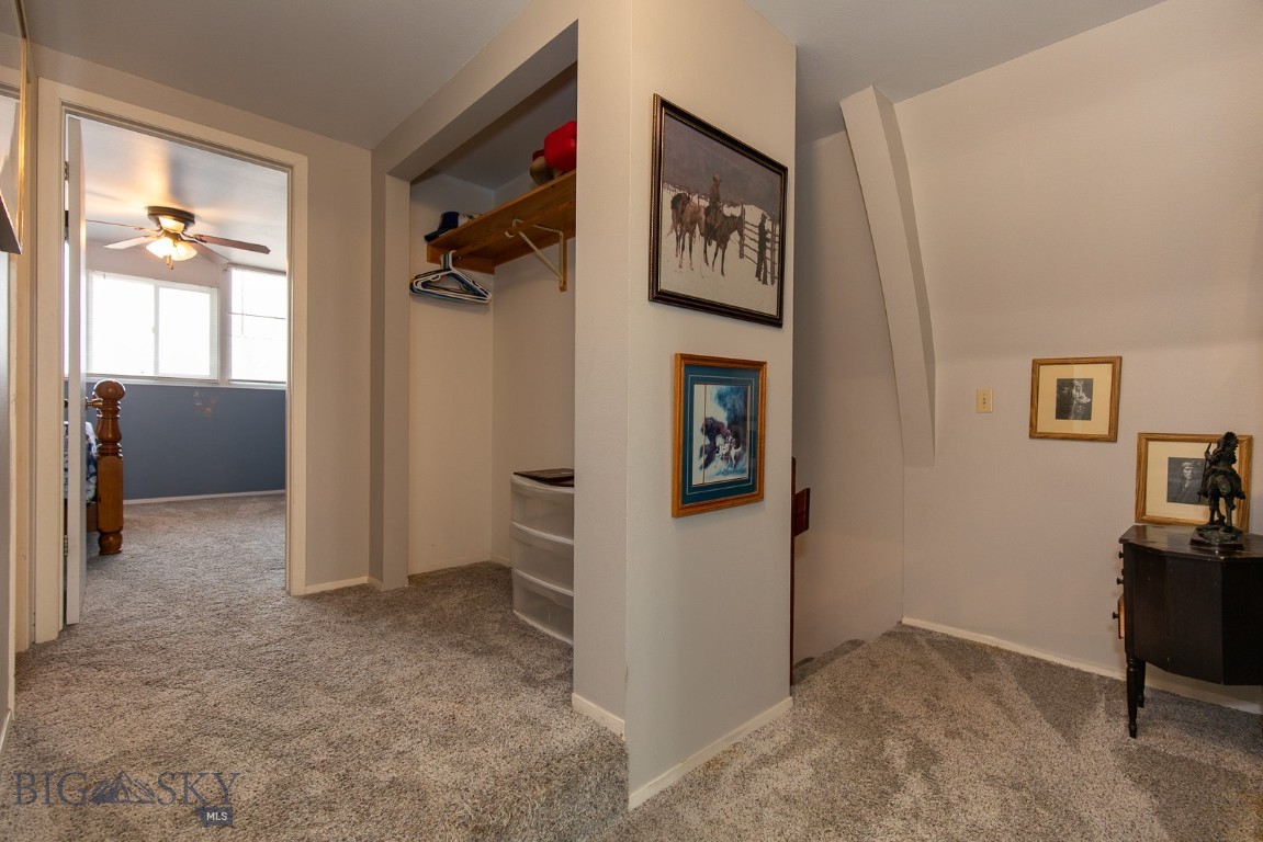 110 E Hamilton Property Photo 27