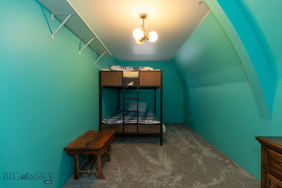110 E Hamilton Property Photo 28