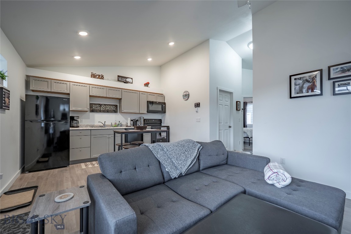410 Brookline D Property Photo 3