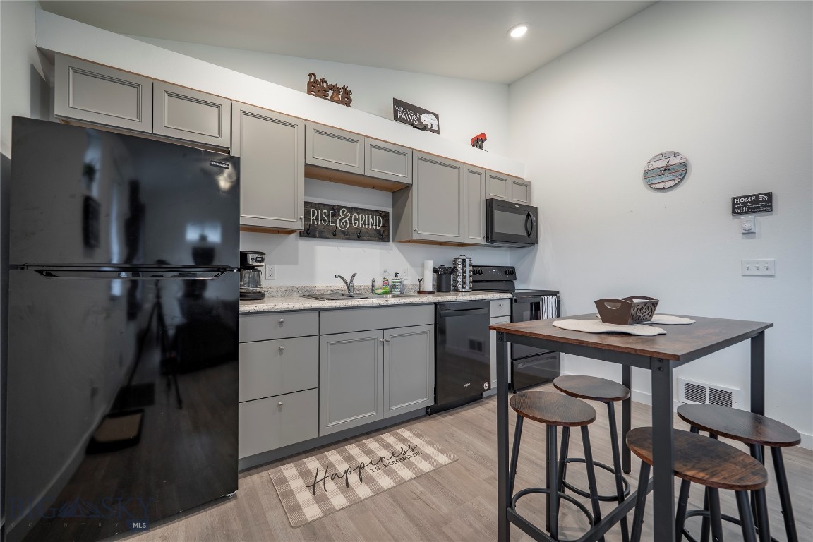 410 Brookline D Property Photo 12