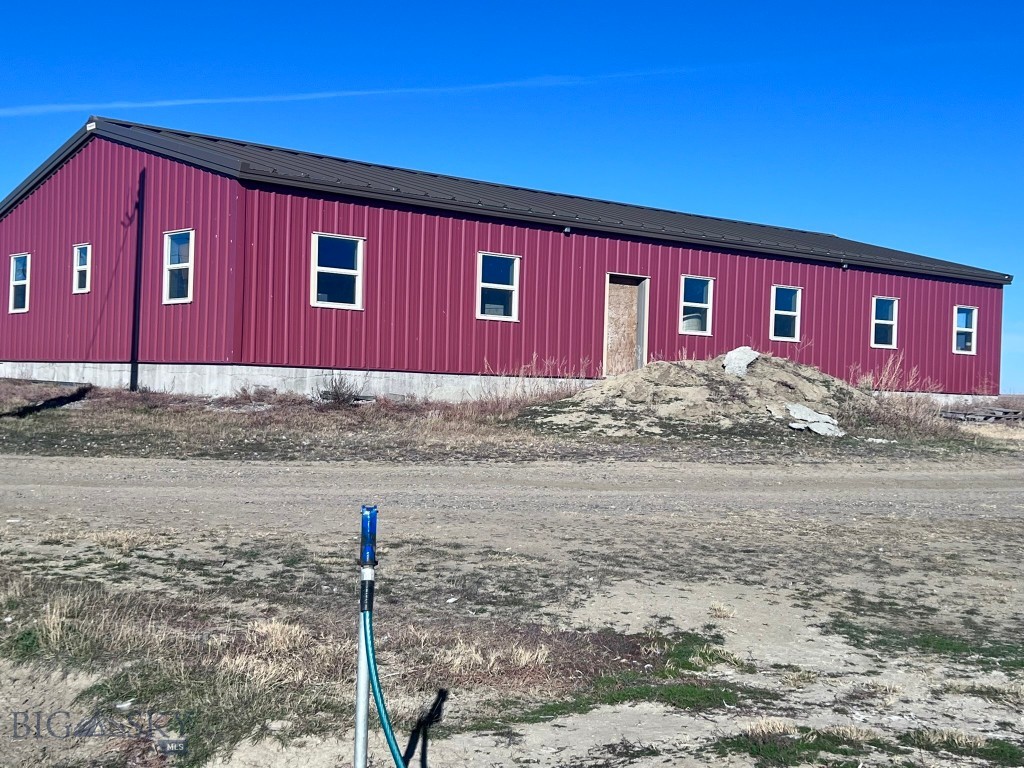 7069 Mainwaring Road Property Photo 3