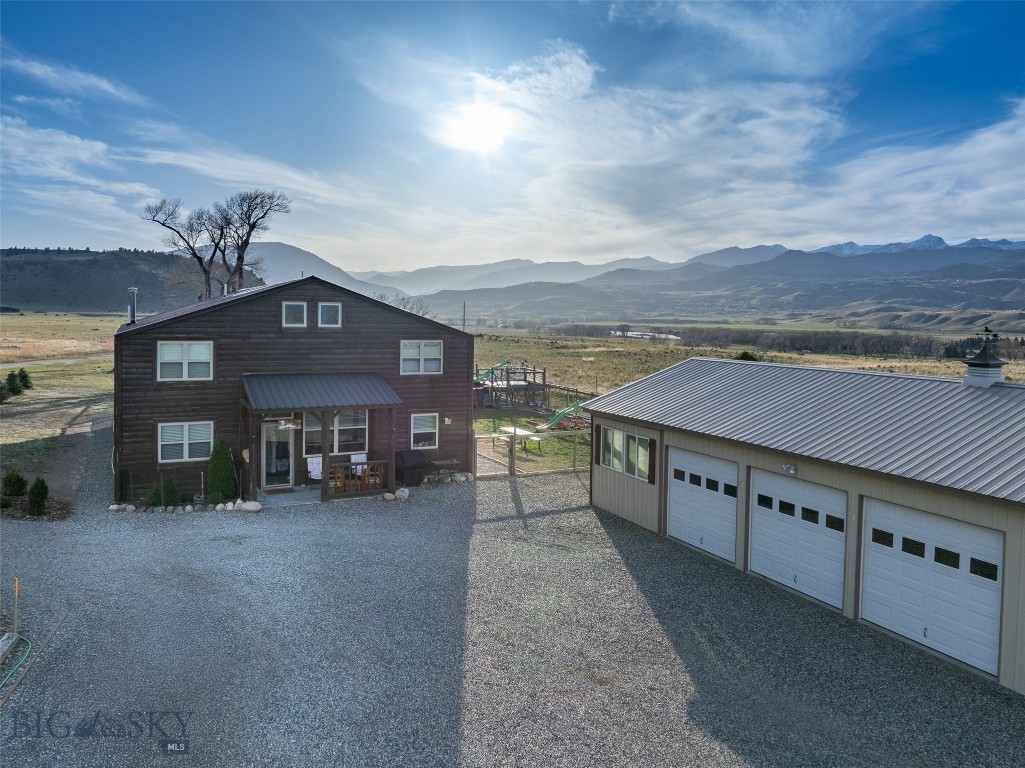682 E River Road Property Photo 4