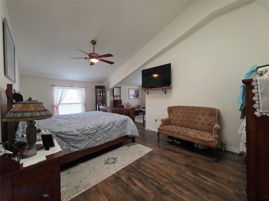 682 E River Road Property Photo 35