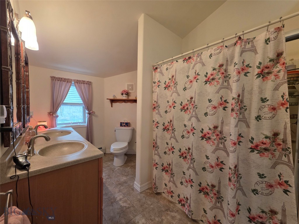 682 E River Road Property Photo 38