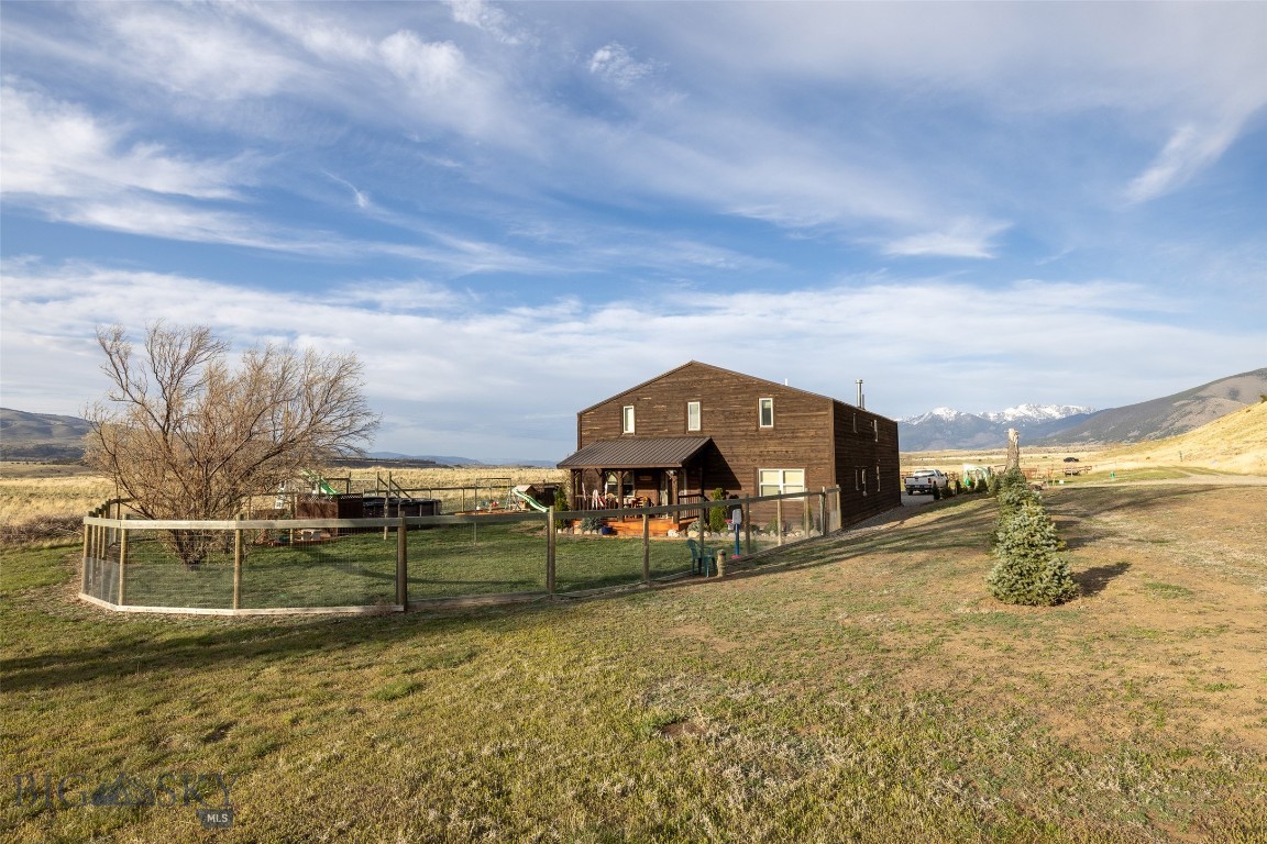 682 E River Road Property Photo 41
