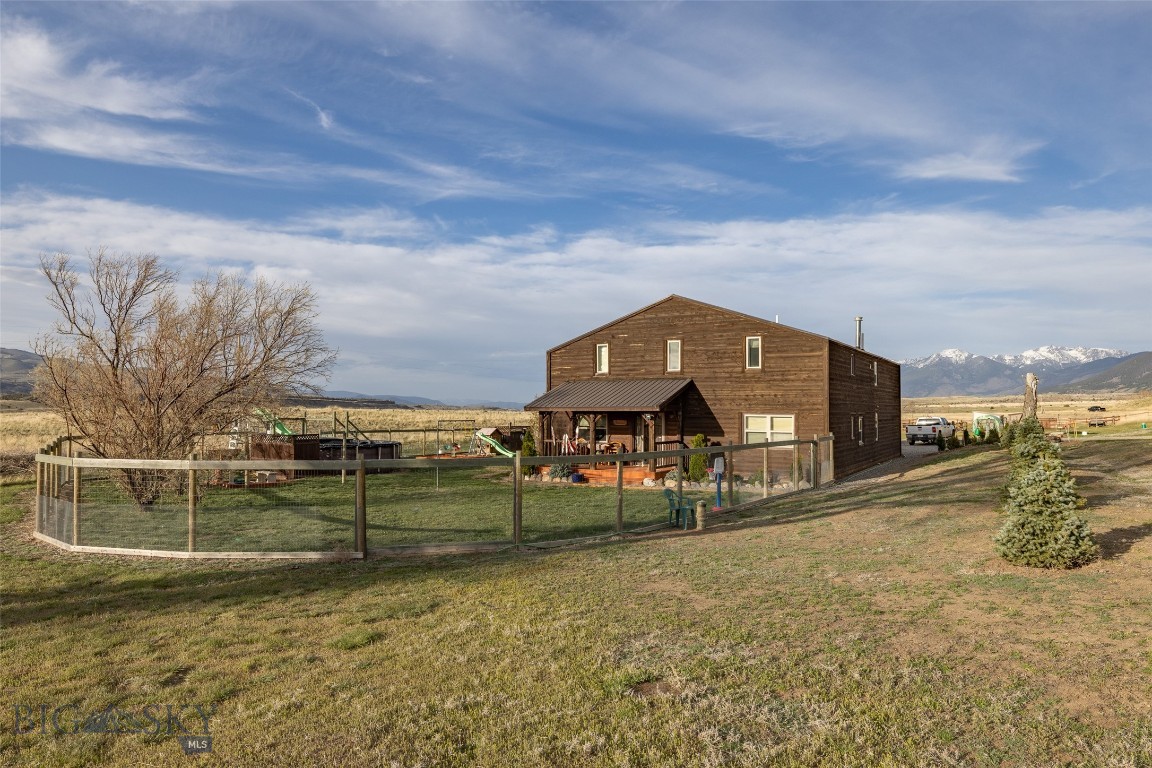 682 E River Road Property Photo 42