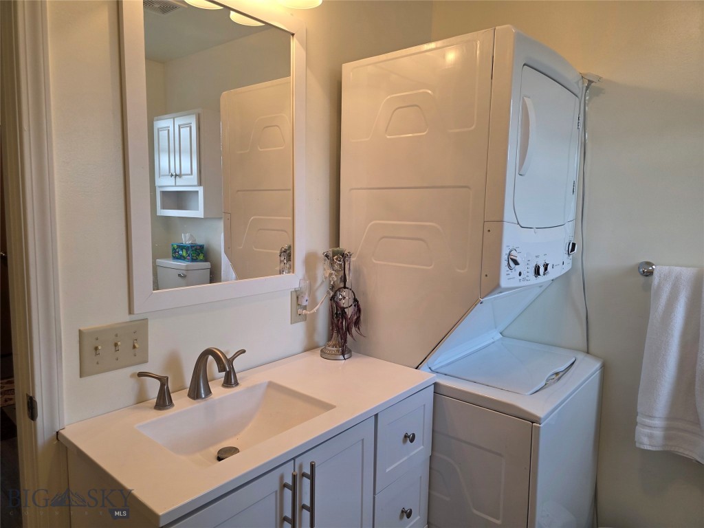 682 E River Road Property Photo 77