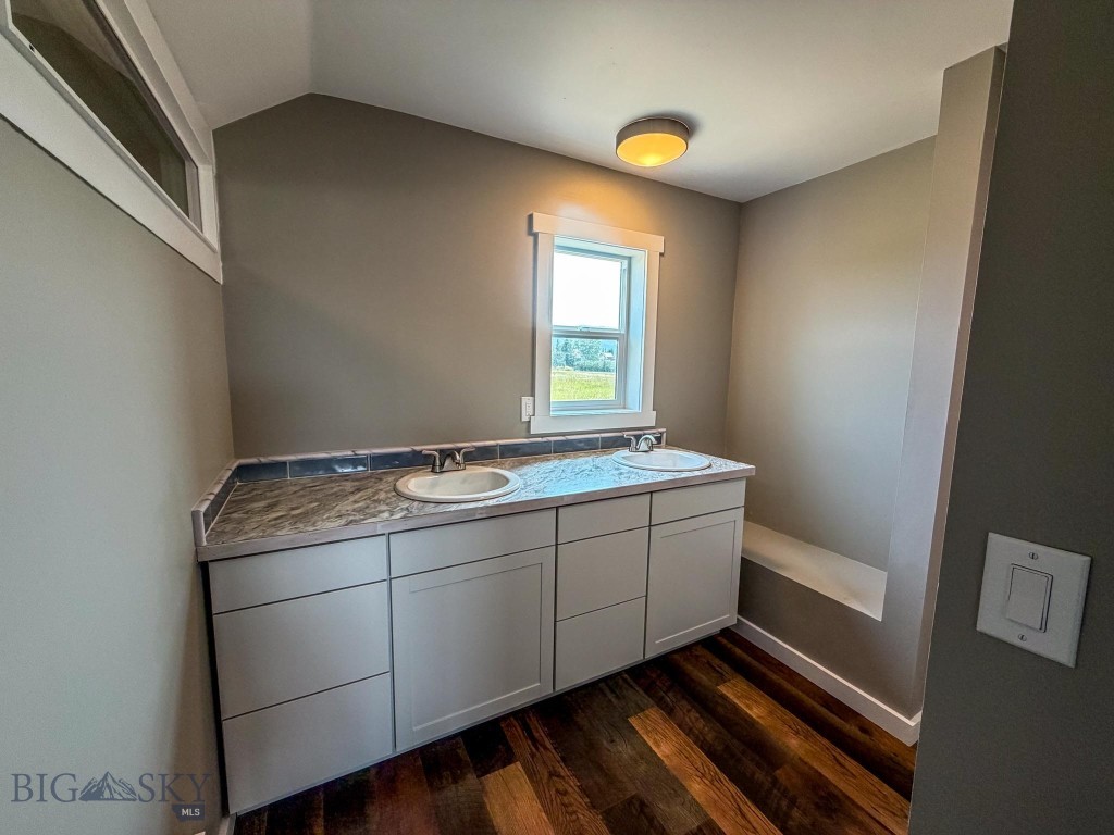 700 Solar Way Property Photo 8