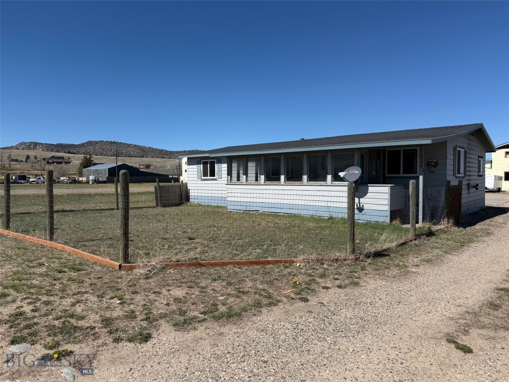 528 W Hugel Property Photo 1