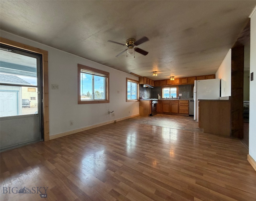528 W Hugel Property Photo 3