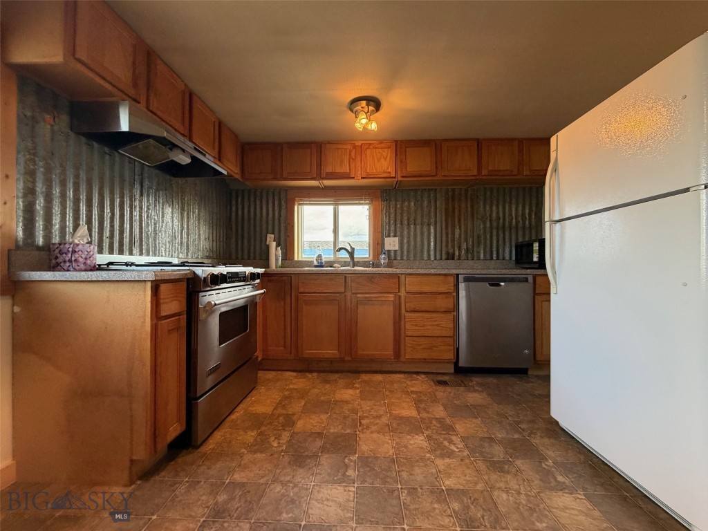 528 W Hugel Property Photo 4