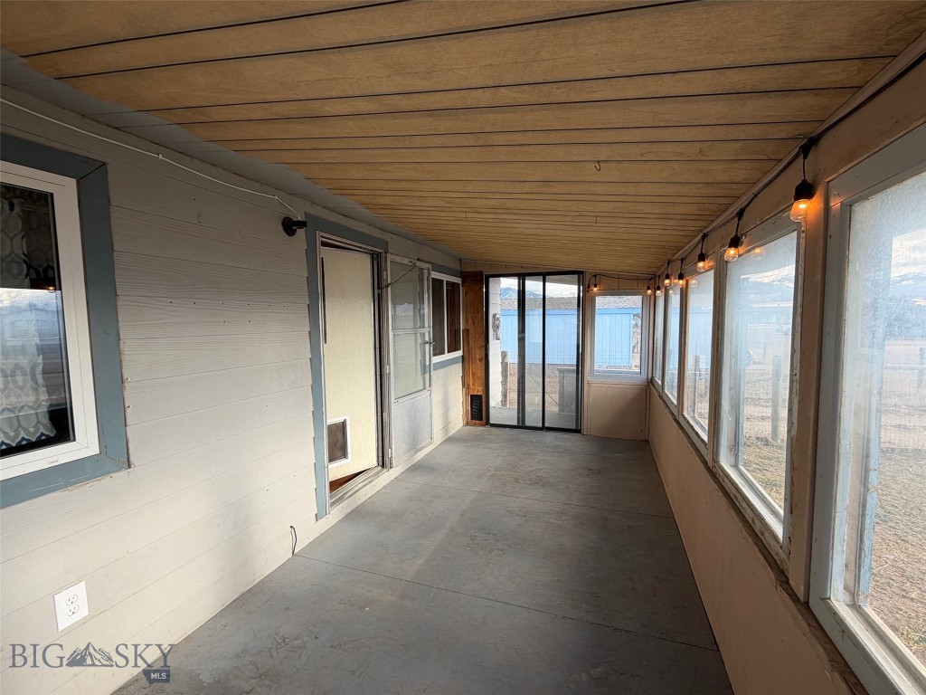 528 W Hugel Property Photo 10