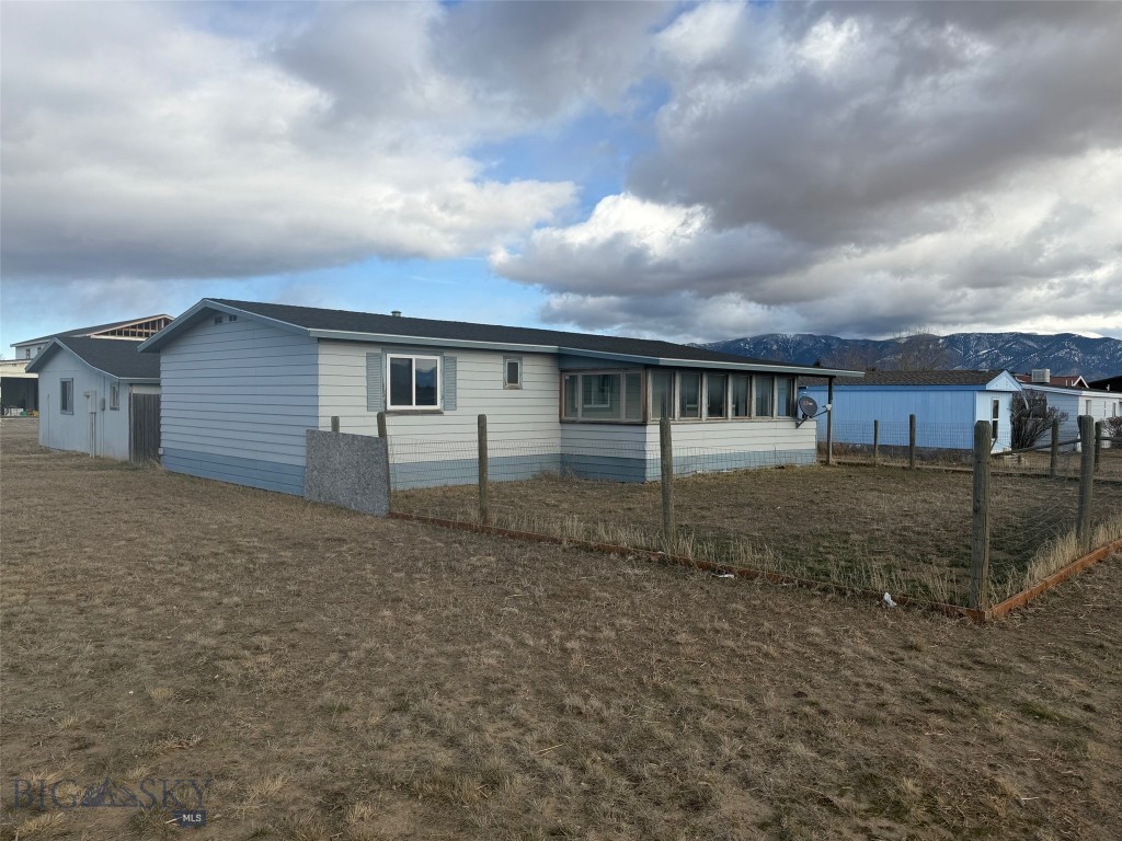 528 W Hugel Property Photo 19