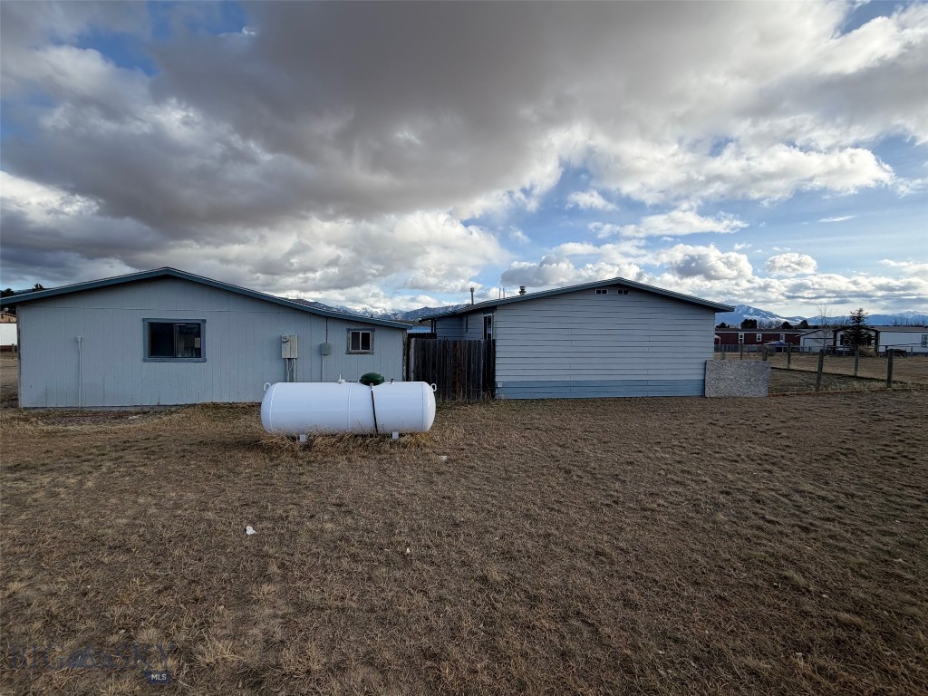 528 W Hugel Property Photo 23