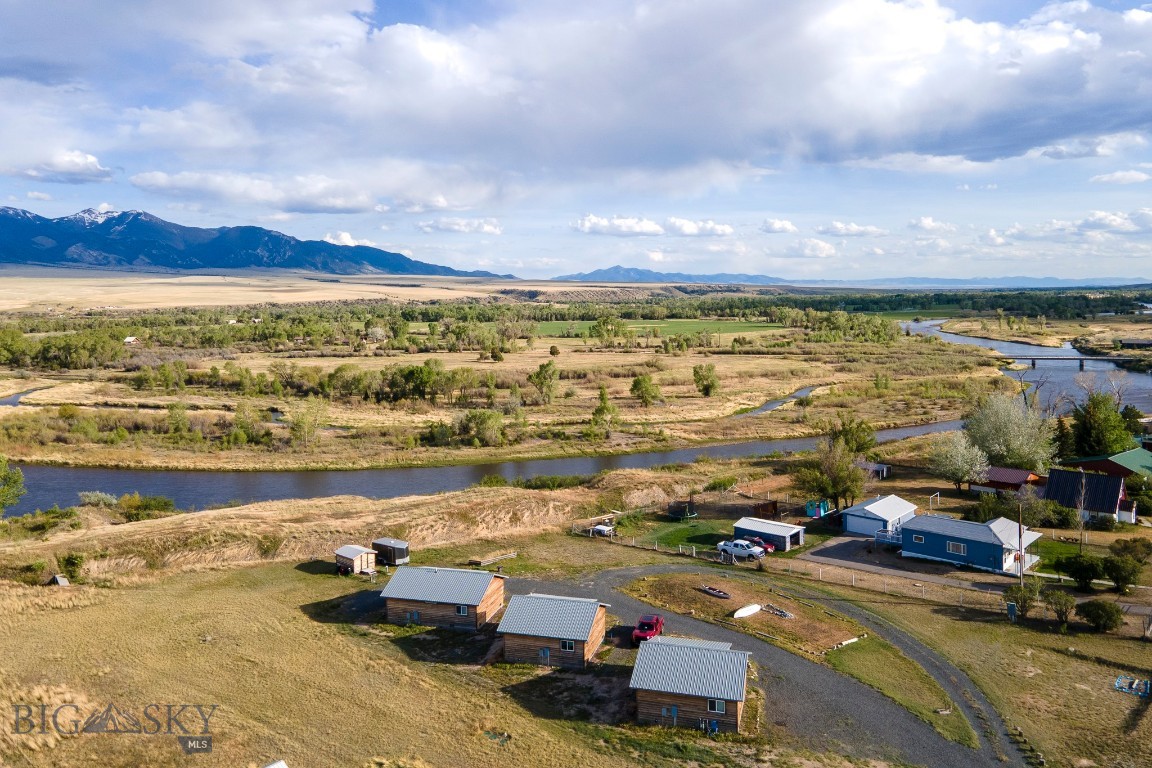 5 River Rest Lane Property Photo 4