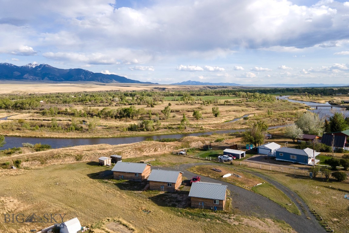 5 River Rest Lane Property Photo 4