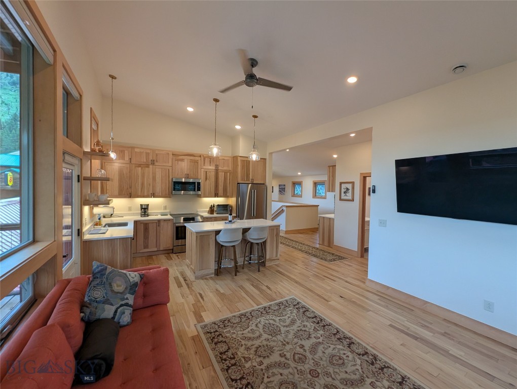 304 Main E Property Photo 12