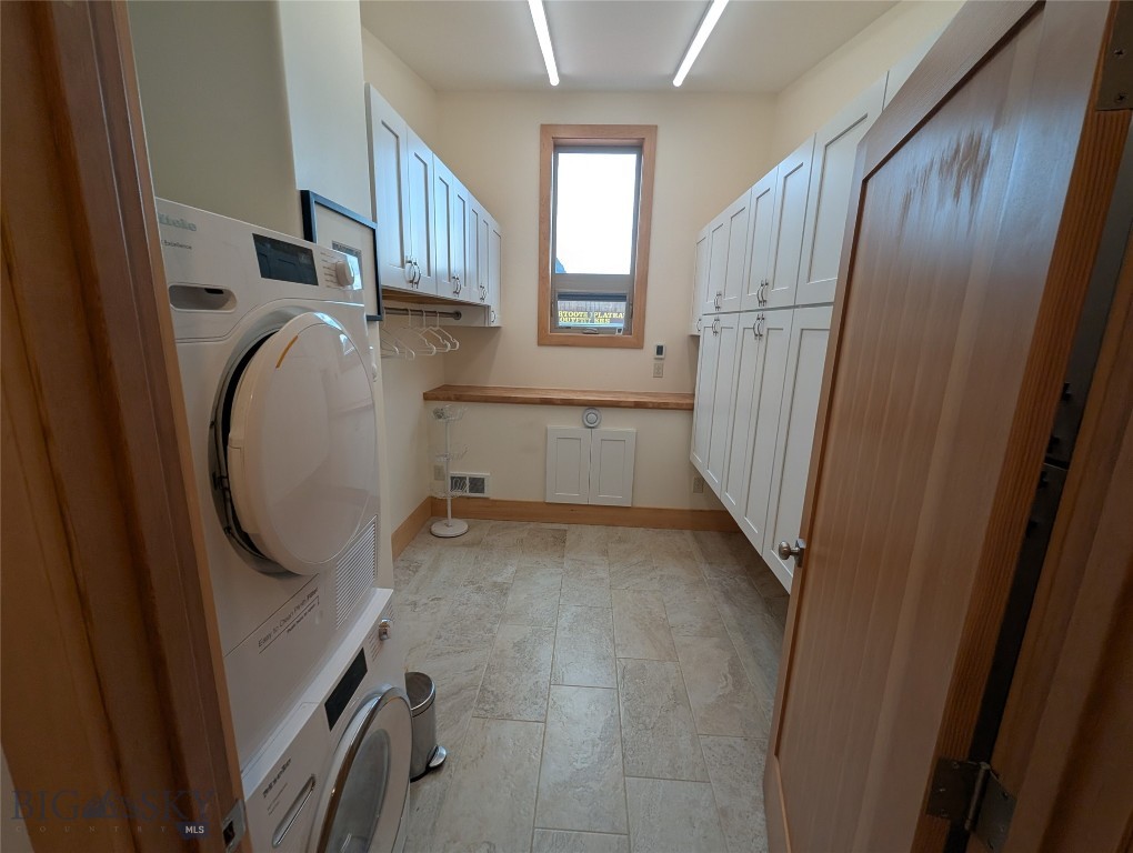 304 Main E Property Photo 28