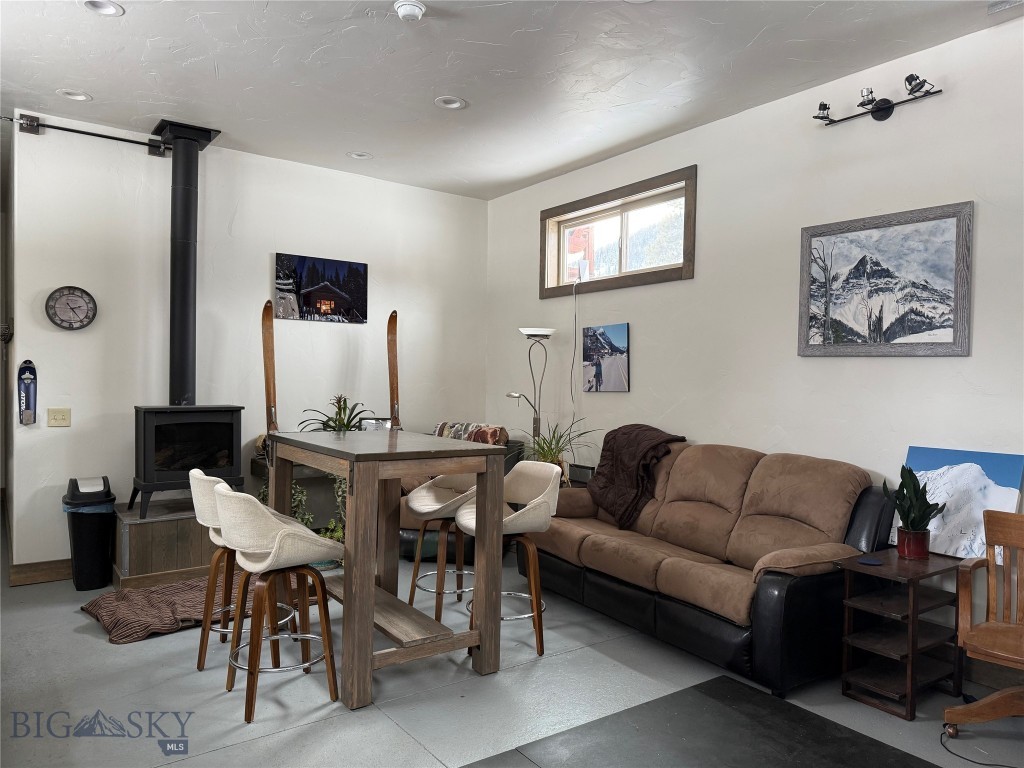 304 Main E Property Photo 29