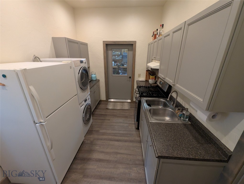 304 Main E Property Photo 32