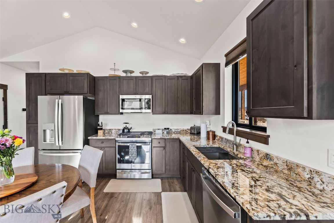 726 & 728 Madison Avenue Property Photo 10