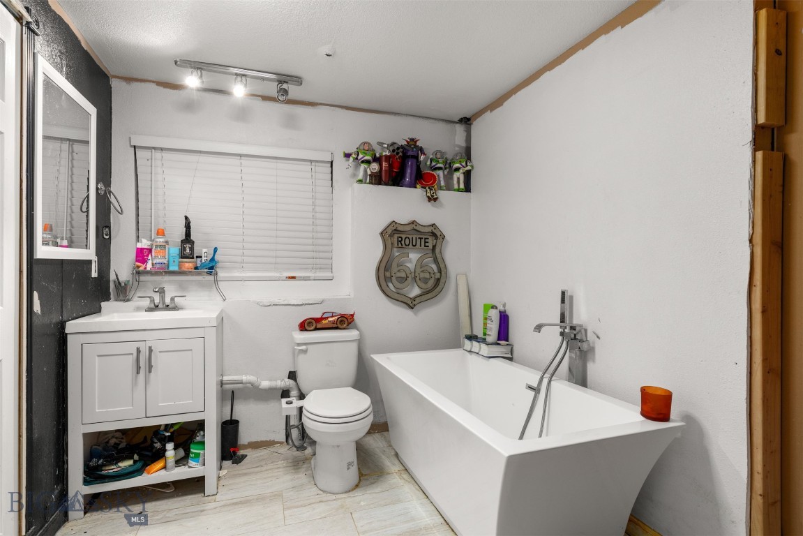 4901 Country View Drive Property Photo 11